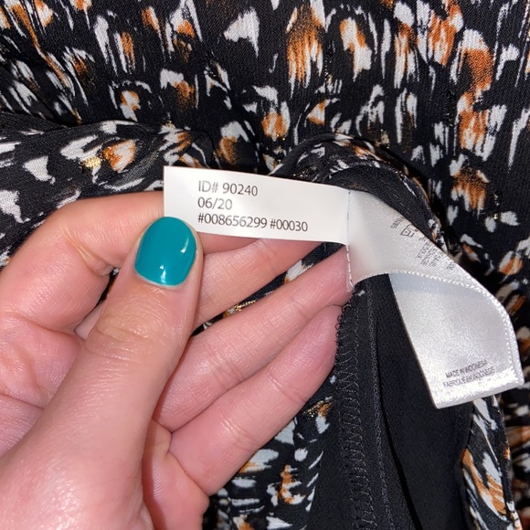 NWT. Express Blouse. Size Small. Tie In Front & Raunched Waist For Slimming Fit. - Picture 7 of 8